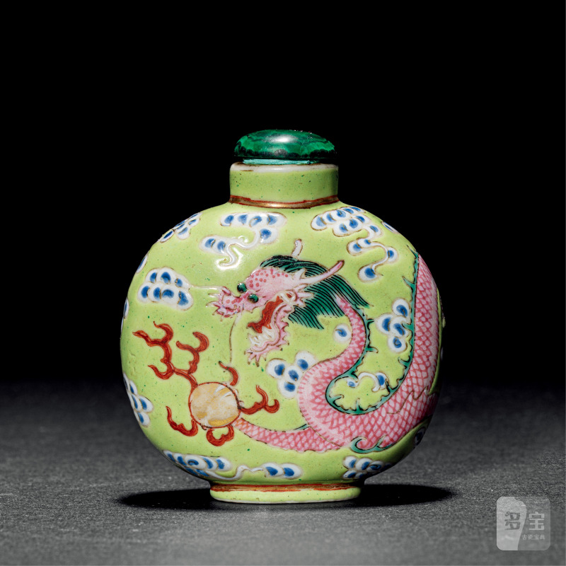 粉彩龙纹烟壶